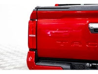 TOYOTA TACOMA DOUBLE CAB 5 LIMITED HYBRID 2025 Tonneau cover OEM & Hitch OEM valeur de 3 200 $ Group... (image 8)
