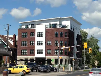 Bright 1-Bedroom Corner Unit in the Heart of Downtown