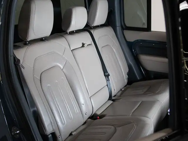 2020 Land Rover Defender P400 | HSE | 110 | MERIDIAN | 20\" WHEE in Cars & Trucks in Mississauga / Peel Region - Image 18