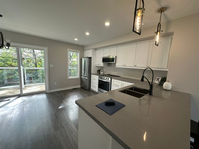 Barrie, 3 bedroom, 1.5 bathroom, condo/town home 4