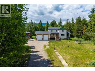 Located in the highly sought-after Sunshine Valley, this custom home exemplifies thoughtful design a...