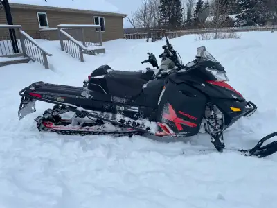 2014 800 summit x 4100 km electric start and pull rope 154 track in great shape