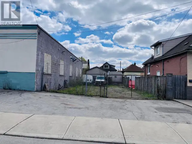 495 OTTAWA STREET Hamilton (Crown Point), Ontario in Commercial & Office Space for Rent in Oakville / Halton Region - Image 6