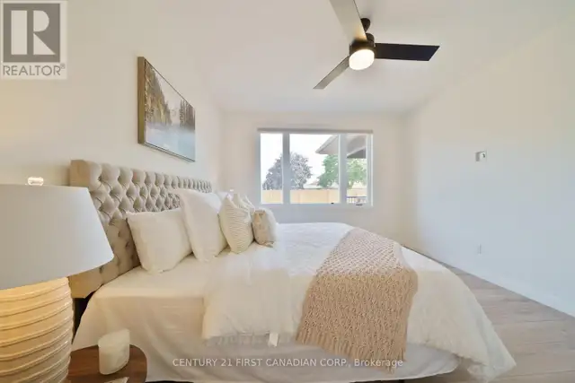 8 - 32 POSTMA CRESCENT North Middlesex (Ailsa Craig), Ontario in Houses for Sale in Grand Bend - Image 19