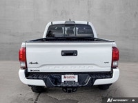 This Toyota Tacoma has a powerful Regular Unleaded V-6 3.5 L/211 engine powering this Automatic tran... (image 4)