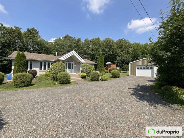 $689,000 - Bungalow for sale in St-Joseph-Du-Lac — photo 1
