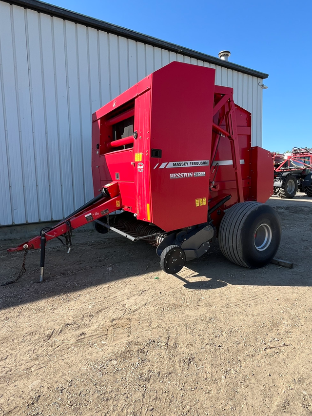 2010 MASSEY FERGUSON 2856A in Farming Equipment in Moose Jaw - Image 2