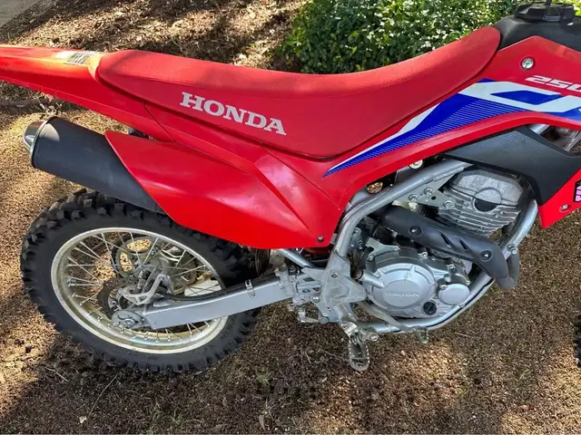 2024 HONDA CRF250F in Dirt Bikes & Motocross in Edmonton - Image 7
