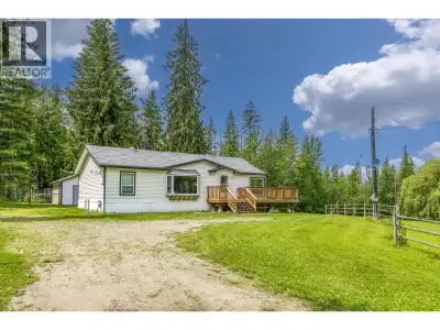 Looking for the privacy of country living without giving up the convenience of town? This beautiful...