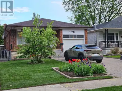 Client RemarksDetached Bungalow Nested In the Prestigious Willowdale West Neighbourhood. Three Spaci...