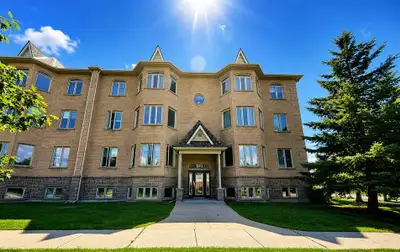 Ottawa, Orleans. Bright and spacious 2-bedroom, 1.5-bath top-floor Apartment Condo for rent in the N...