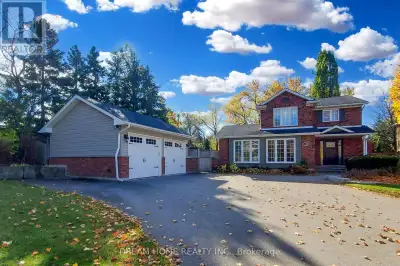 At the heart of Glenwood Park on a family-friendly cul-de-sac you will find 920 Glendale Court. This...