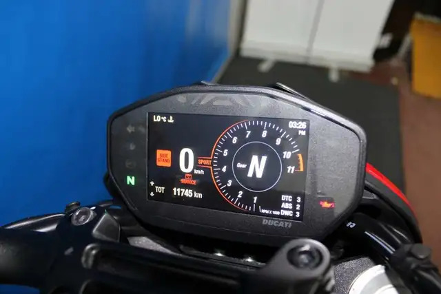 2020 Ducati Hypermotard 950 in Sport Bikes in City of Montréal - Image 10