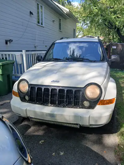 2006 JEEP LIBERTY DIESEL CRD 4 X 4 2006 Jeep Liberty avec moteur Mercedes Benz de 2.8 Litres CRD TUR...