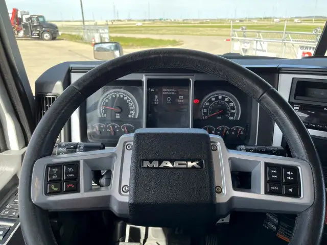 2020 Mack Anthem 64T 70 18 speed in Heavy Trucks in Regina - Image 29