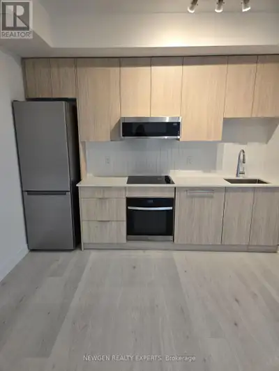 Brand New 1+Den Condo for Lease in Prestigious Glen Abbey, Oakville Experience modern living at its...