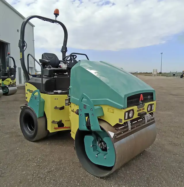 2024 Ammann ARX 45-2C Combi Packer - 57.5" Drum, 4 Tires in Heavy Equipment in Saskatoon - Image 5