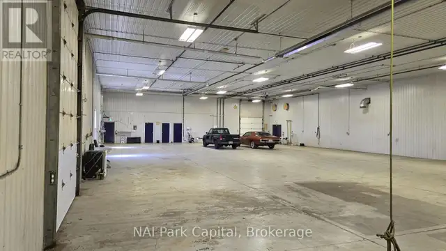 594 GLENGARRY CRESCENT Centre Wellington (Fergus), Ontario in Commercial & Office Space for Rent in Oakville / Halton Region - Image 11