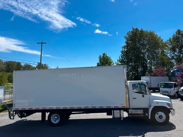 2019 Hino 338 24'   151kms in Heavy Trucks in Abbotsford - Image 4