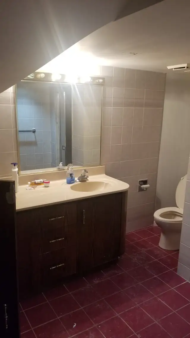 Basement 4 rooms Available for rent 1800 wifi included in Long Term Rentals in City of Toronto - Image 11