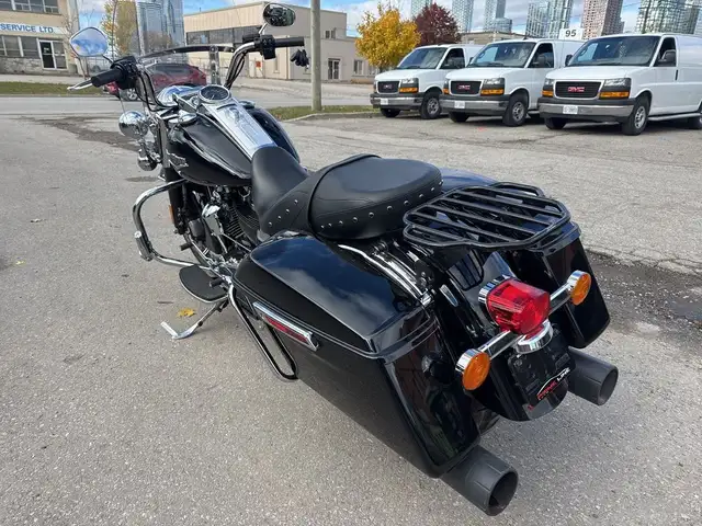 2019 Harley-Davidson Road King ~ ROAD KING ~ 107CI ~ V&H PIPES ~ in Sport Touring in City of Toronto - Image 7