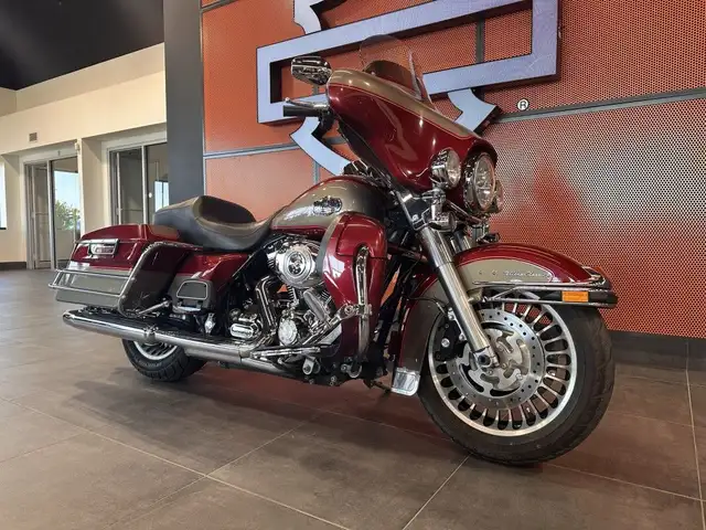 2009 Harley-Davidson Electra Glide Ultra Classic in Street, Cruisers & Choppers in Grande Prairie - Image 3