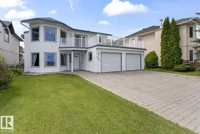 With Kinosoo Beach at your doorstep and unobstructed lake views as part of your everyday backdrop, t...
