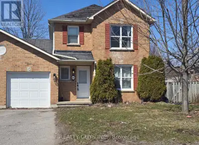 THIS ONE WON'T LAST LONG!!! LARGE 3+2 BEDROOM, 3.5 BATHROOM HOME IN PRIME LOCATION! Welcome to 542 W...
