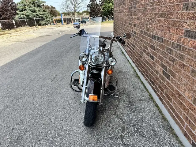 2011 Harley-Davidson Heritage Softail Classic **CANADIAN BIKE**  in Street, Cruisers & Choppers in Markham / York Region - Image 7