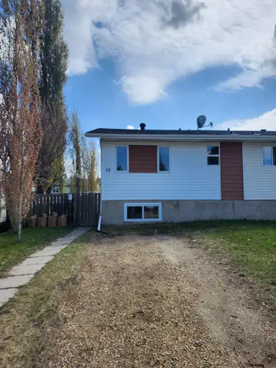 Don't miss out on this recently renovated 3 Bed, 2 Bath 1/2 duplex located in Sylvan Lake!! Located...