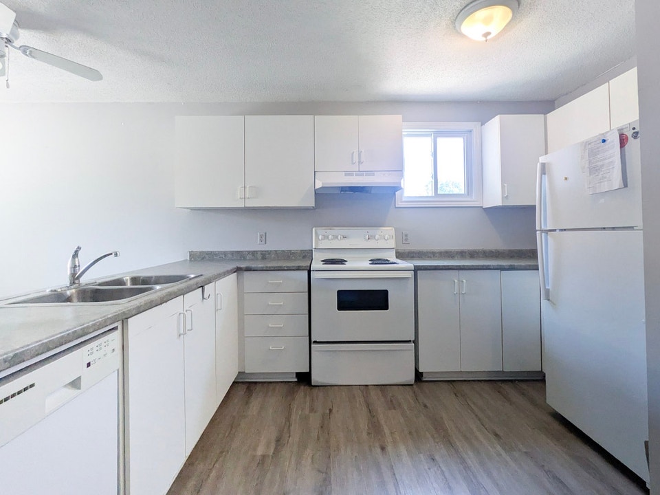 32 Noecker St 3
