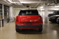 This MINI Countryman has a strong Intercooled Turbo Premium Unleaded I-4 2.0 L/122 engine powering t... (image 5)