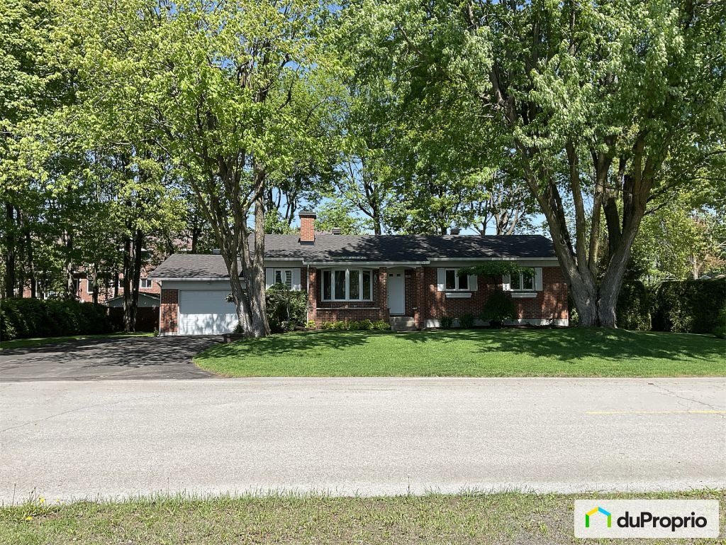 $549,900 - Bungalow for sale in St-Charles-Borromée — photo 1