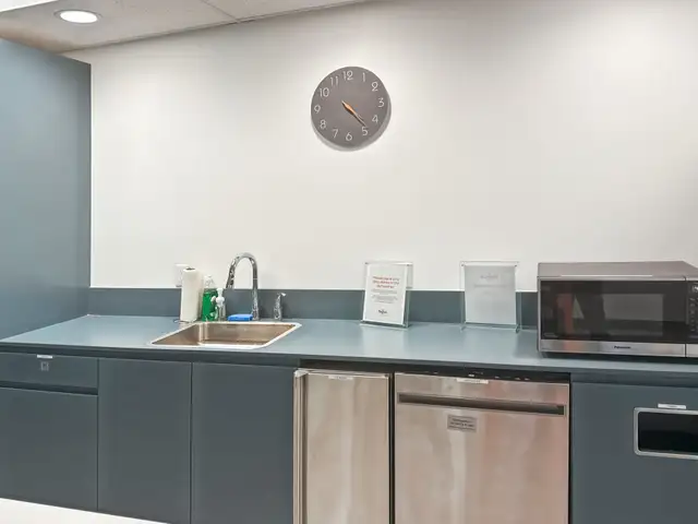 Office space for rent for 4 persons in Still Creek Dr Burnaby in Commercial & Office Space for Rent in Burnaby/New Westminster - Image 10