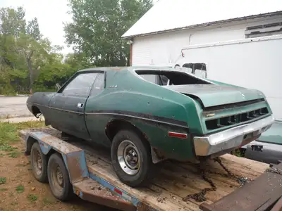 I have a 71 Javelin 2 dr car for restoring or parts was a 304 auto console car!!! also a 70 roadrunn...