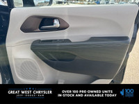 This Chrysler Pacifica delivers a Regular Unleaded V-6 3.6 L/220 engine powering this Automatic tran... (image 8)