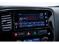 Mitsubishi Outlander PHEV SE S-AWC 2018 : Électrification et Polyvalence Le Mitsubishi Outlander PHE... (image 2)