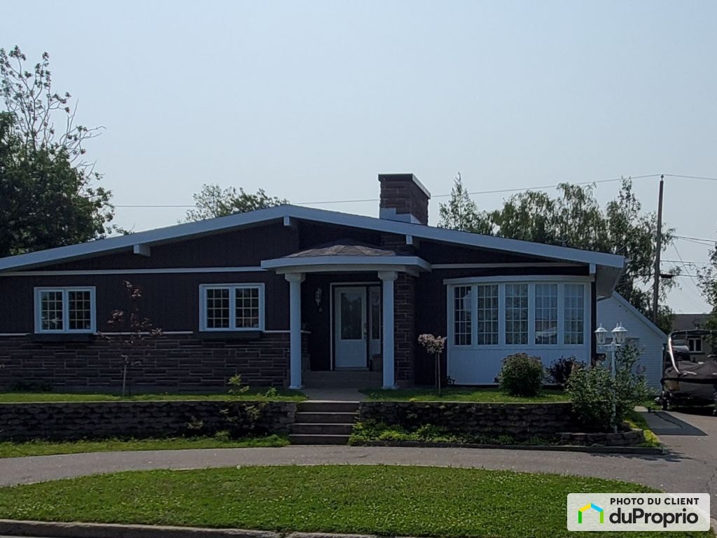$480,000 - Bungalow for sale in Sept-Iles — photo 1