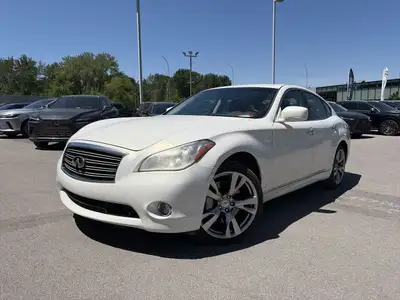 L’Infiniti M37x 2013 est une berline de luxe à traction intégrale (AWD) qui allie performance, confo...