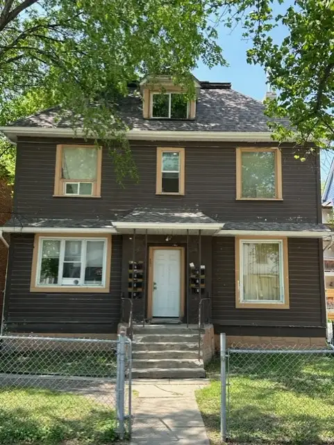 Room Available NOW!  West Broadway628633297032981213