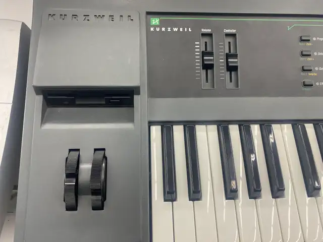 Kurzweil K2VX Electric Keyboard Synthesizer in Pianos & Keyboards in City of Toronto - Image 4