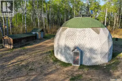 Escape to nature in this unique and spacious geo dome cabin in the serene Little Swan Subdivision. W...