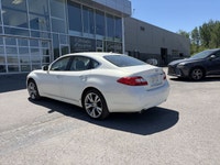 L’Infiniti M37x 2013 est une berline de luxe à traction intégrale (AWD) qui allie performance, confo... (image 9)