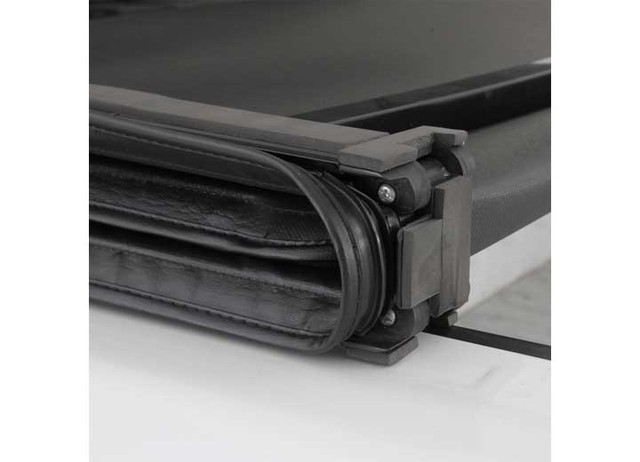 Tonneau cover Toyota Tacoma  05-23 in Other Parts & Accessories in Mississauga / Peel Region - Image 2