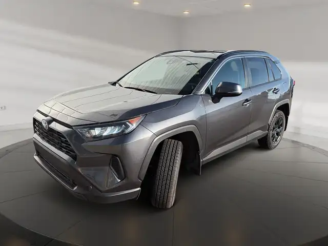 2021 Toyota RAV4 LE low kms, clean carfax, advanced safety featu