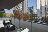 2 Bed, 1 Bath, Air-Conditioned, Recently Renovated Kitchen with Stainless Steel Appliances, Amazing... (image 6)