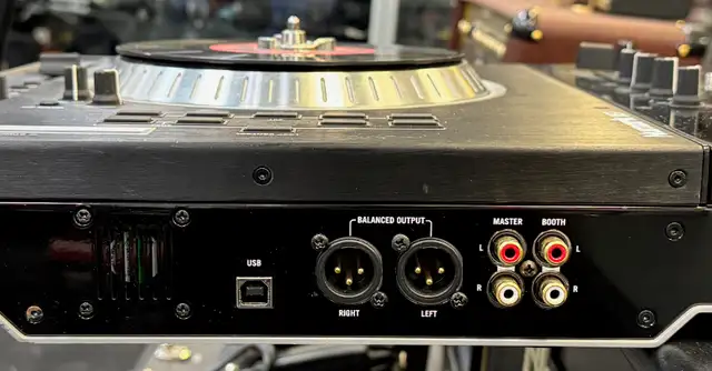 Numark NS7 - Performance Controller with Serato Itch in Performance & DJ Equipment in Oakville / Halton Region - Image 7