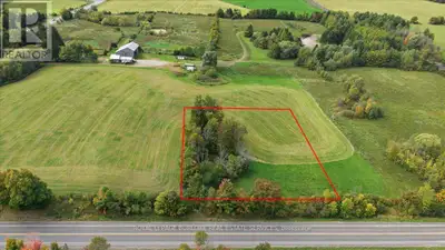 Country views, wide-open skies and a little room to breathe. This approximately 1-acre parcel in Pus...