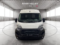 TRAILER SWAY CONTROL, ILLUMINATED ENTRY, REMOTE KEYLESS ENTRY, TRACTION CONTROL, ELECTRONIC STABILIT... (image 1)