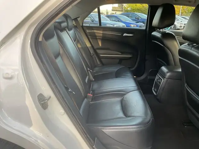 2022 Chrysler 300 Touring L AWD - LTHR! NAV! BACK-UP CAM! BSM! in Cars & Trucks in Kitchener / Waterloo - Image 10